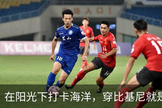在阳光下打卡海洋，穿比基尼就是要“晒”出风采！